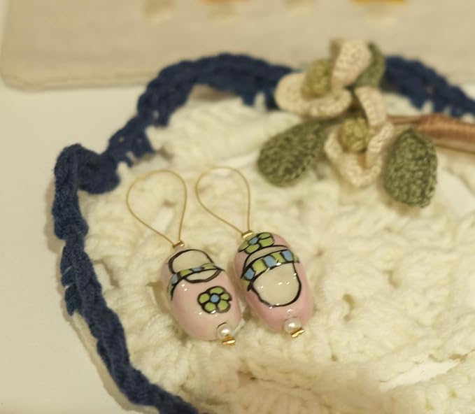 Knitting and Crochet Stitch Markers 4 PCS in One Case, 2 Pink Shoes Closed Rings& 2 Panda Openable Markers