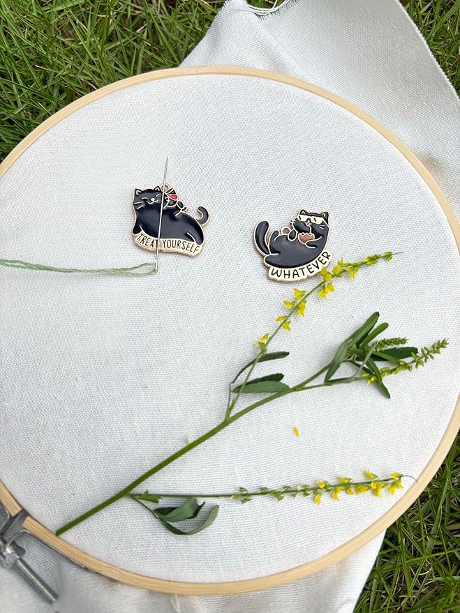 Cats (2 Pieces) Needle Minder Magnetic Needle Keeper for Cross Stitch Embroidery Sewing Needle and Pin Holders